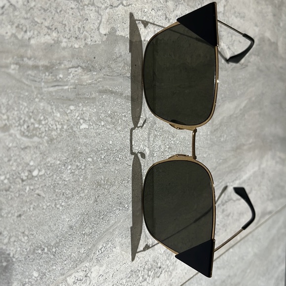 Fendi Sunglasses - Picture 4 of 5